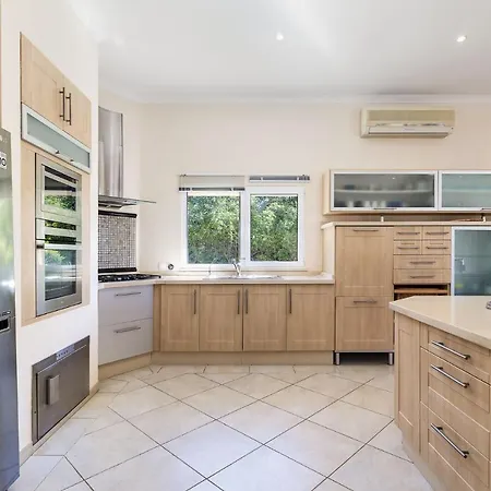 Luxury Villa, Private Pool, Cinema, Games Room, Hot Tub, Ocean View, Tennis Courts Loulé