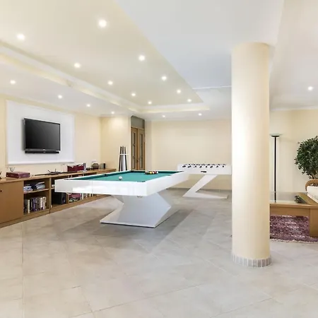 Luxury Villa, Private Pool, Cinema, Games Room, Hot Tub, Ocean View, Tennis Courts Villa Loulé