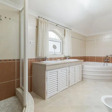 Villa Luxury Villa, Private Pool, Cinema, Games Room, Hot Tub, Ocean View, Tennis Courts *